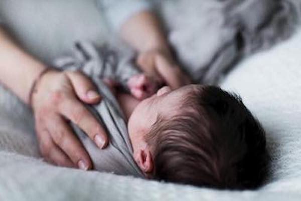 Newborn schlafend Fotoshoosting